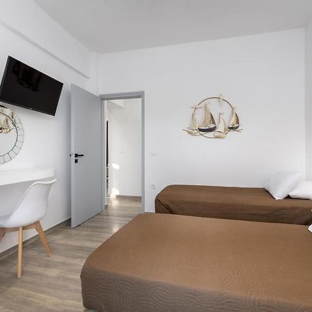 Christianna & George Luxury Hot Tub Apartment Fira  Bagian luar foto