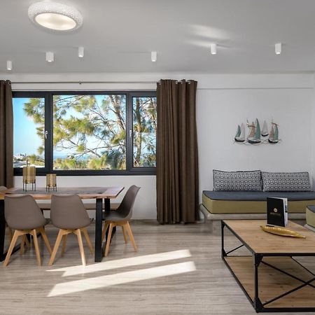 Christianna & George Luxury Hot Tub Apartment Fira  Bagian luar foto