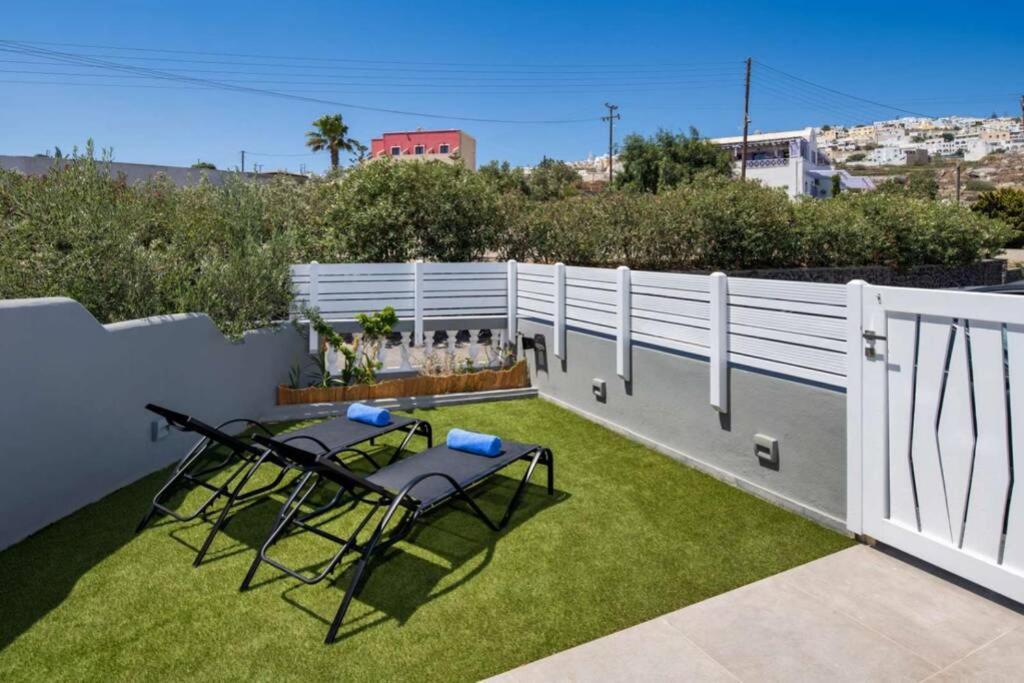 Christianna & George Luxury Hot Tub Apartment Fira  Bagian luar foto
