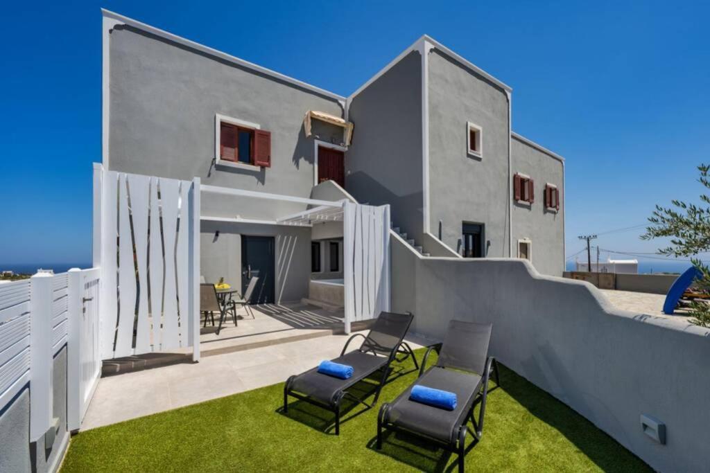 Christianna & George Luxury Hot Tub Apartment Fira  Bagian luar foto