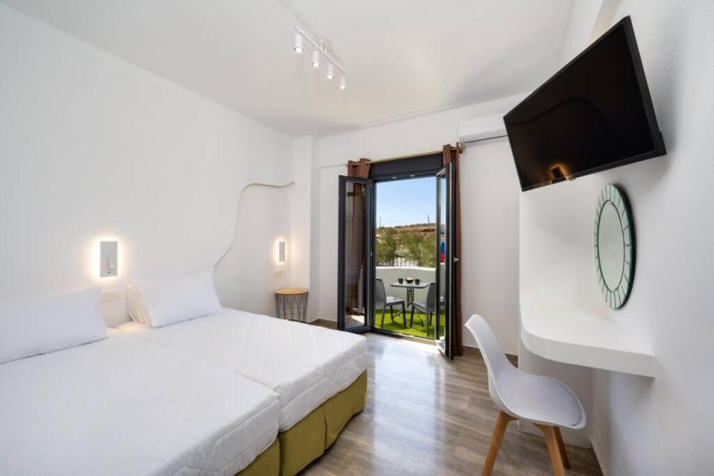 Christianna & George Luxury Hot Tub Apartment Fira  Bagian luar foto