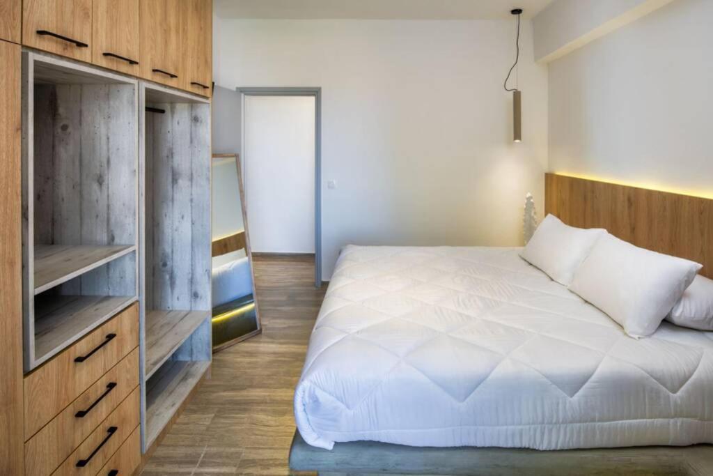 Christianna & George Luxury Hot Tub Apartment Fira  Bagian luar foto