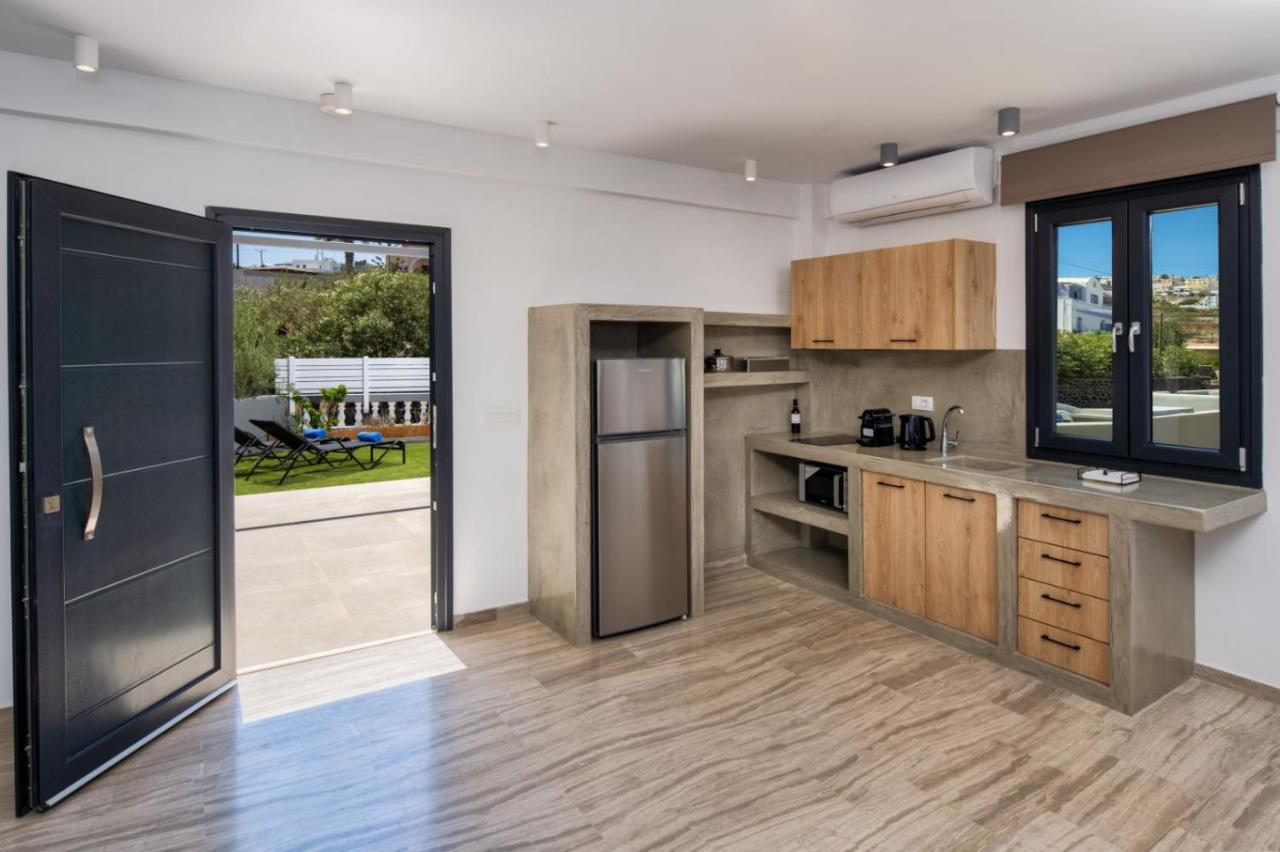 Christianna & George Luxury Hot Tub Apartment Fira  Bagian luar foto