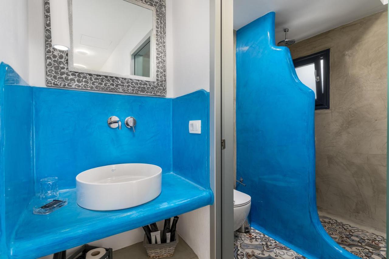 Christianna & George Luxury Hot Tub Apartment Fira  Bagian luar foto