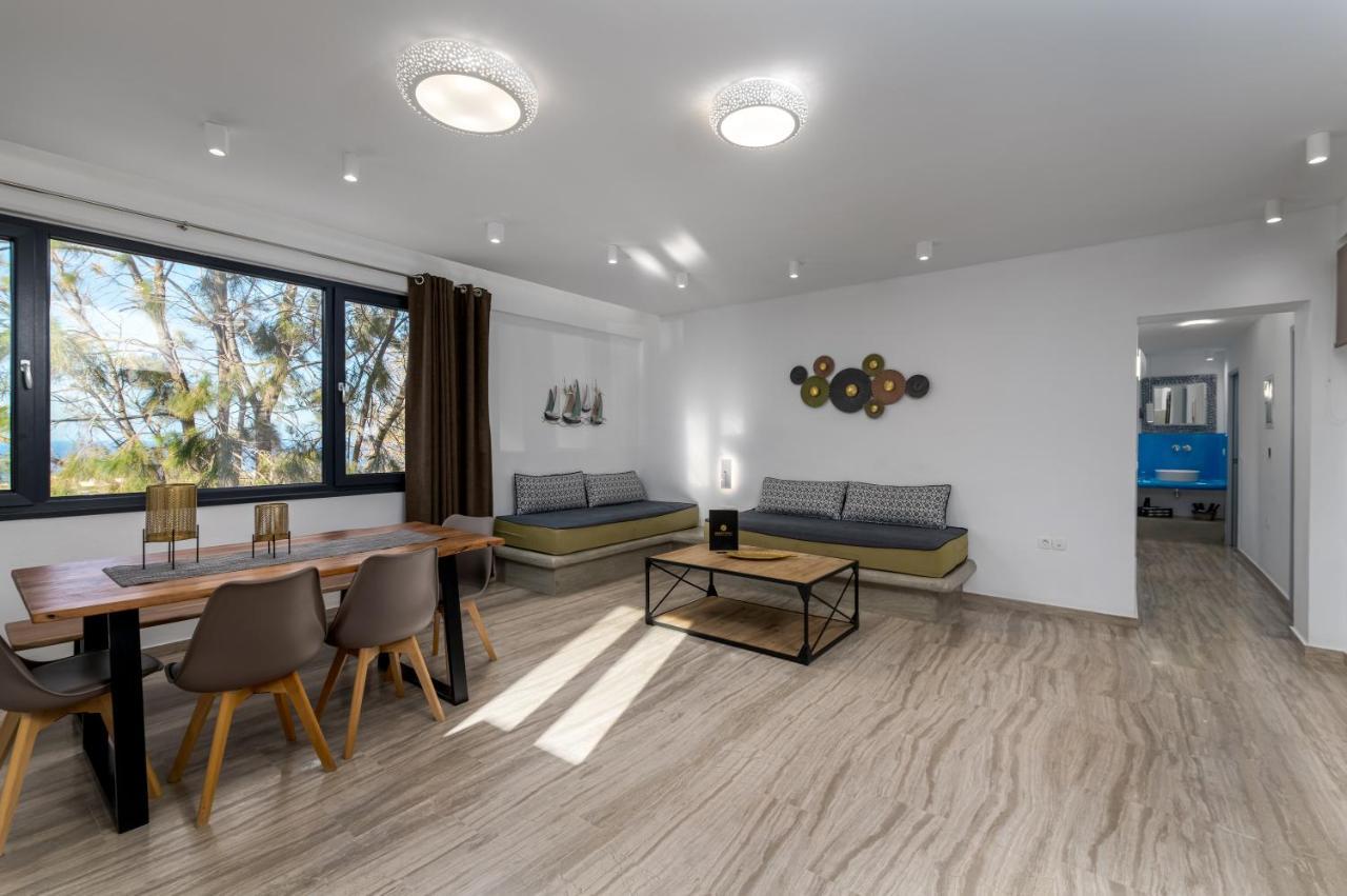 Christianna & George Luxury Hot Tub Apartment Fira  Bagian luar foto