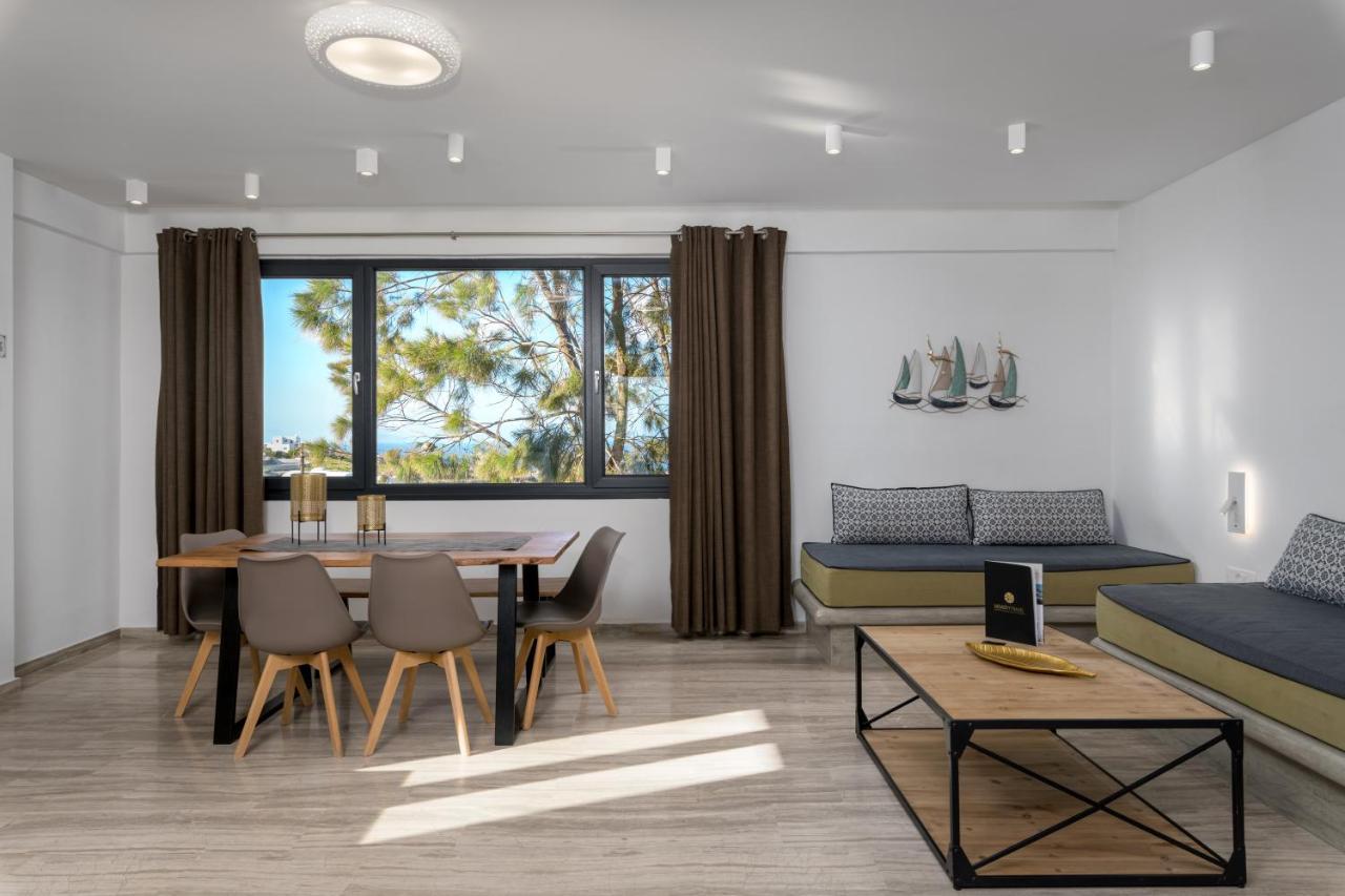 Christianna & George Luxury Hot Tub Apartment Fira  Bagian luar foto