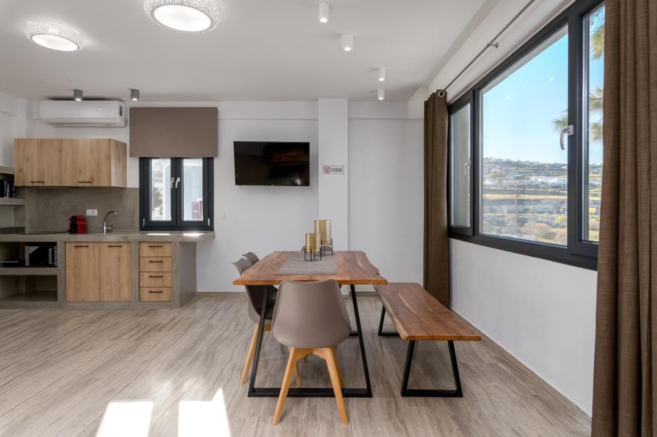 Christianna & George Luxury Hot Tub Apartment Fira  Bagian luar foto