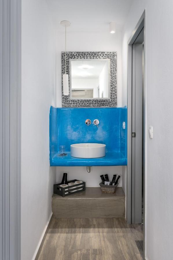 Christianna & George Luxury Hot Tub Apartment Fira  Bagian luar foto