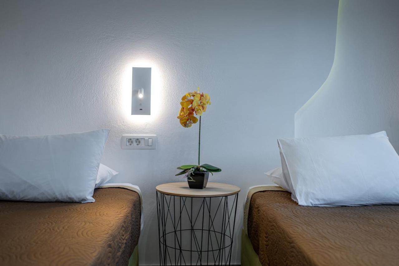 Christianna & George Luxury Hot Tub Apartment Fira  Bagian luar foto
