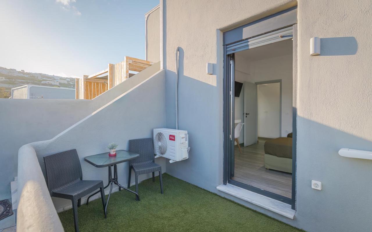 Christianna & George Luxury Hot Tub Apartment Fira  Bagian luar foto
